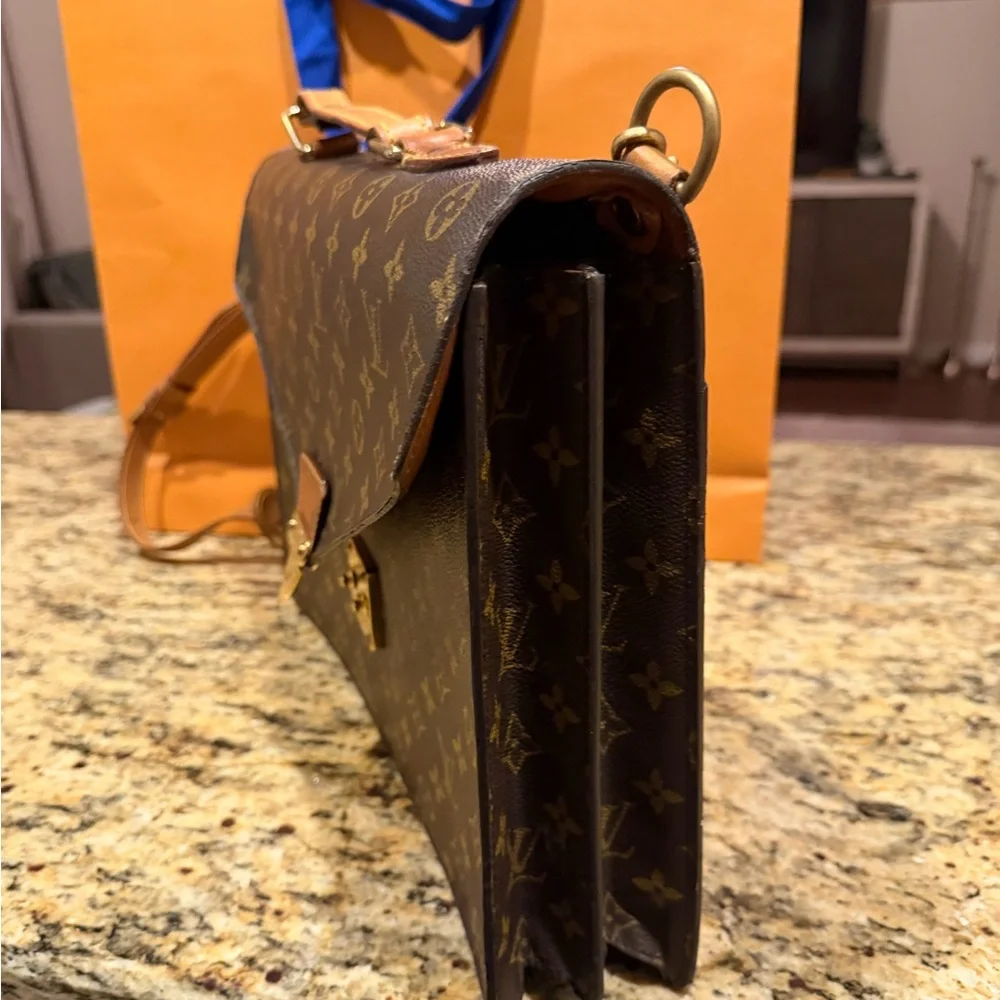 Louis Vuitton Monogram Serviette Conseiller